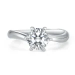 Elegant Solitaire Twist Ring